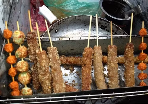 Su that nem chua ran, thit xien nuong co chat gay nghien