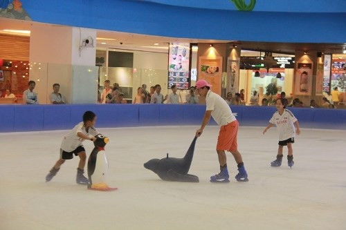 Tại khu này, bố mẹ cũng có thể tham gia cùng trẻ hoặc đứng ngoài dễ dàng quan sát con.