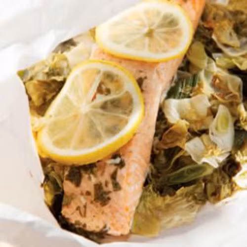 Nướng cá bằng giấy bạc là bí quyết giúp thịt cá mềm hơn.