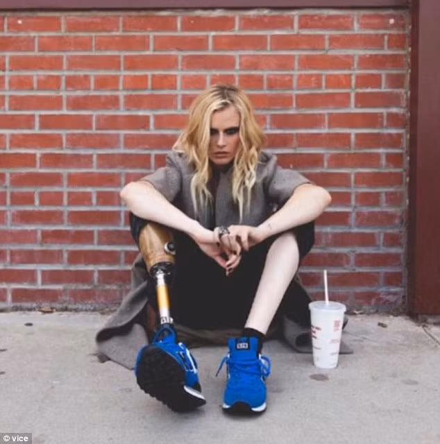 Giành lại sự tự tin đã giúp cô trở thành người mẫu chuyên nghiệp. Năm 2015 vừa qua Lauren đã xuất hiện trên nhiều tạp chí lớn, giành được nhiều hợp đồng quảng cáo trang phục và nhận được sự yêu mến từ người hâm mộ.