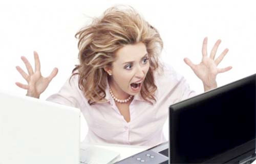 Mãn kinh muộn. Chuyên gia cho rằng, mãn kinh muộn (trên 55 tuổi) là yếu tố nguy cơ ung thư buồng trứng, đặc biệt là những người không sinh con. Đó là do phụ nữ ở trường hợp này rụng ít trứng hơn những người khác.