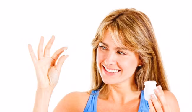 Sử dụng liệu pháp thay thế hormone (HRT). Theo nghiên cứu ung thư Anh, nếu phụ nữ trên 50 bắt đầu dùng HRT cho 5 năm, thì 1/1000 sẽ phát triển ung thư buồng trứng. Mặc dù các nhà khoa học vẫn chưa chứng minh được tại sao.