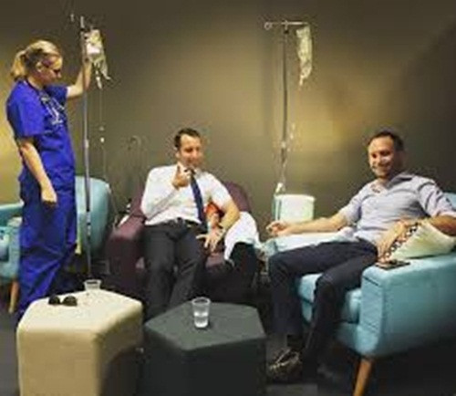 Tuy nhiên, phòng khám cũng tranh cãi lại rằng, nhân viên điều trị của họ đều là những người có bằng cấp và được đào tạo trình độ cao đảm bảo sự an toàn của khách hàng sau khi điều trị.