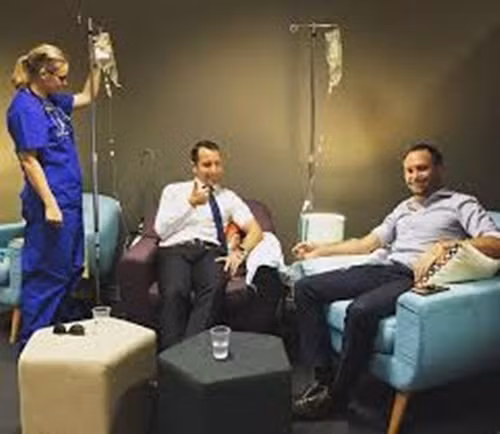 Tuy nhiên, phòng khám cũng tranh cãi lại rằng, nhân viên điều trị của họ đều là những người có bằng cấp và được đào tạo trình độ cao đảm bảo sự an toàn của khách hàng sau khi điều trị.