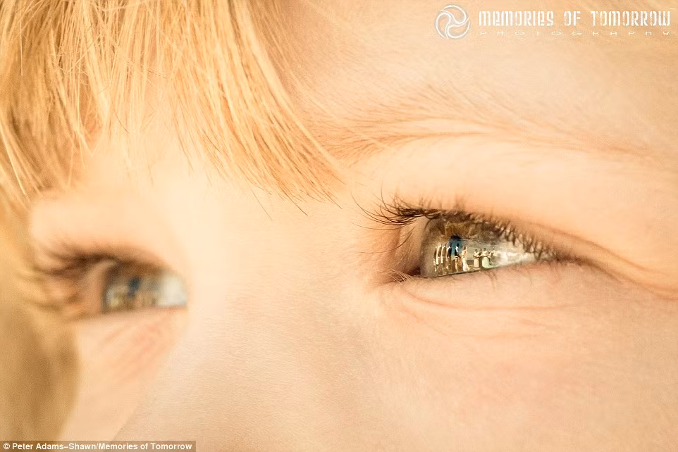 Kỹ thuật này là một trong những điều anh sáng tạo ra, mục đích thu hút những đơn đặt hàng ảnh cưới.