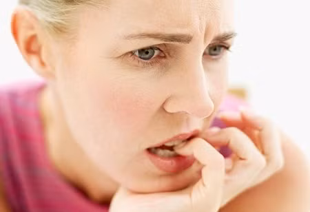 Giải quyết vấn đề thay vì lo lắng, than vãn: Lo lắng làm tiêu hao rất nhiều năng lượng nhưng không thể giúp bạn giải quyết vấn đề. Chính vì vậy, thay vì ngồi một chỗ lo lắng, bạn nên suy nghĩ cách giải quyết và bắt tay vào thực hiện ngay khi có thể. 