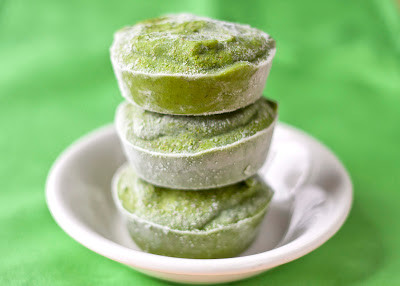 Sinh tố xanh. Đây là công thức sẽ tiết kiệm cả thời gian và tiền bạc cho bạn. Tất cả những loại rau củ lá xanh đều có thể làm sinh tố, như cải xoăn, hạt lanh, bơ… Bạn có thể làm mẻ lớn và đông đá đều không bị giảm chất lượng.