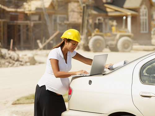 Tiếp xúc môi trường độc hại. Nếu mẹ bầu phải tiếp xúc nhiều với những hóa chất độc hại như kim loại, thủy ngân, dung môi hữu cơ, thuốc trừ sâu thì rất dễ làm cho thai nhi bị dị tật, thể trạng cơ thể yếu, hoặc gây sinh non, sẩy thai…