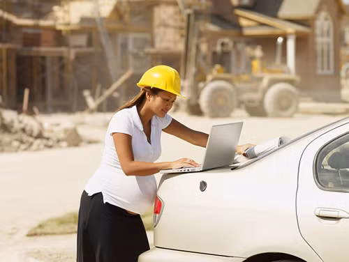 Tiếp xúc môi trường độc hại. Nếu mẹ bầu phải tiếp xúc nhiều với những hóa chất độc hại như kim loại, thủy ngân, dung môi hữu cơ, thuốc trừ sâu thì rất dễ làm cho thai nhi bị dị tật, thể trạng cơ thể yếu, hoặc gây sinh non, sẩy thai…