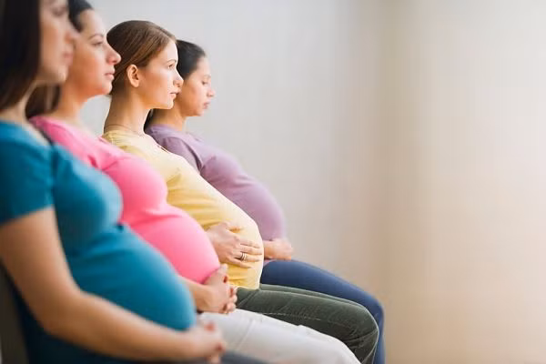 Mông Cổ. Người dân nơi đây tin rằng, nếu để 2 phụ nữ mang thai chạm vào nhau thì hai em bé sinh ra sẽ bị hoán đổi giới tính.