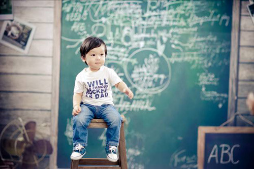 Khi làm cha mẹ, chúng ta luôn phải đối mặt với nhiều vấn đề của trẻ nhỏ. Khi trẻ được 2 tuổi trở lên là lúc mà bộ não trẻ cần được kích thích nhất trong những giai đoạn đầu đời. Dưới đây là 5 cách thú vị để phát triển bộ não, giúp trẻ thông minh hơn từng ngày.