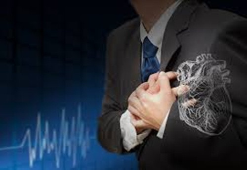 Không nhiều người nhận ra triệu chứng đau tim sớm trước một tháng khi nó xảy ra. Đau tim xảy ra khi có nhiều mảng bám tích tụ trong động mạch, thiếu lưu lượng máu và gây áp lực, điều này có thể gây chết người.