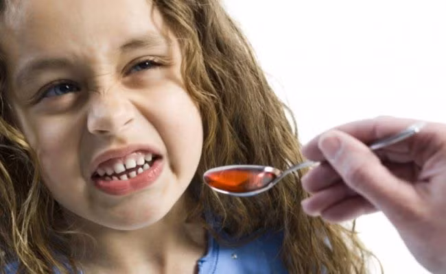 Sau khi uống, cha mẹ cô bé cho biết, em liên tục kêu đau đầu và buồn ngủ. Cô bé ngủ đến 20 giờ/ngày. Hậu quả là con họ trở nên lú lẫn và phải nhập viện gấp.