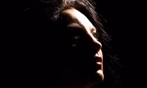 Nhiếp ảnh gia Robin Hammond người New Zealand bắt đầu dự án ảnh “nơi đâu tình yêu bất hợp pháp” sau khi chứng kiến những trường hợp kỳ thị người đồng tính, người chuyển giới ở nhiều vùng trên thế giới. Loạt ảnh được dùng cho dự án nhằm kết thúc những cuộc đàn áp cộng đồng LGBTI và nâng cao nhận thức cho vấn đề này.