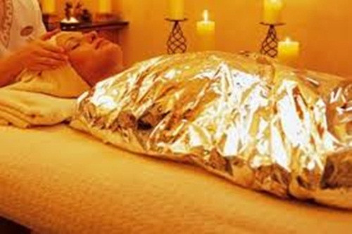 Với phương pháp này, nếu ủ cơ thể quá lâu sẽ gây mất nước và nhiệt độ cơ thể quá cao làm cho cơ thể mất điện giải rất hại sức khỏe. Các bác sỹ còn cho rằng, giảm béo theo cách này sẽ làm cơ thể mất đi một lượng nước tinh khiết nhất định.