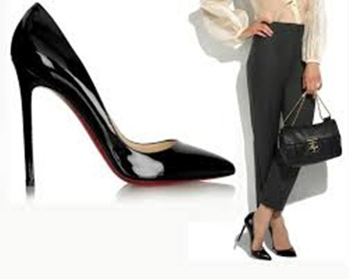Giày cao gót. Một trong những phụ kiện thời trang cổ điển đa năng là một đôi giày cao. Nó sẽ hữu ích khi bạn đi dự tiệc, làm cho bộ váy trông quyến rũ và kéo dài đôi quần jeans hơn.