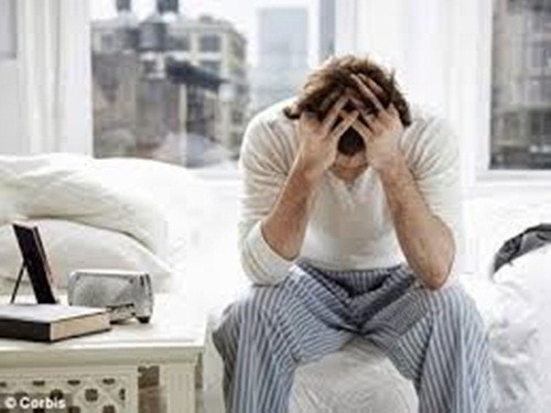 Cơn đau càng nặng khi về đêm. Cơn đau về đêm kèm theo gãy xương, choáng váng như thiếu máu thì có thể đó là ung thư xương và bạn càng tự điều trị thì nó lại càng nguy hiểm.