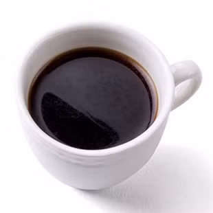 Đau nhức đầu. Uống một tách cà phê. Nghiên cứu cho thấy, 200mg cà phê sẽ cứu những cơn đau đầu. Do chất caffeine sẽ làm tăng hoạt động các tế bào não, giúp giảm bớt áp lực đau.