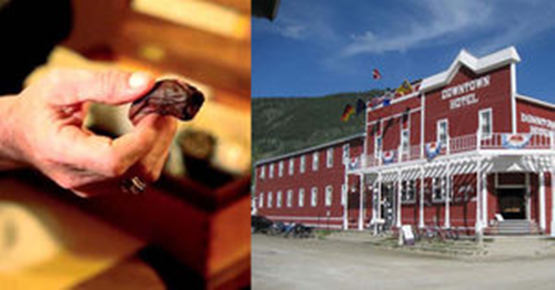 Theo truyền thuyết, món rượu ngâm ngón chân này bắt nguồn từ ý tưởng của thị trưởng Yukon Dick Stevenson vào năm 1973. Chuyện kể rằng, khi đang làm vườn, ông thấy một ngón chân người trong một cabin bỏ hoang. Ngón chân này được bảo quản rất kỹ lưỡng và sạch sẽ.