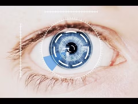 Cấy kính áp tròng vĩnh viễn vào mắt. Vào cuối tháng 5, công ty Bionic Lens Ocumetic đã chi 3 triệu đô để nghiên cứu và phát triển một loại kính áp tròng sử dụng vật liệu sinh học để cấy vĩnh viễn vào mắt chỉ với ca phẫu thuật 8 phút. Thị lực của người bệnh sẽ tăng cao gấp 10 lần so với thị lực 10/10.