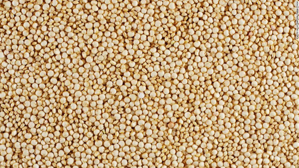 Hạt quinoa. Là loại ngũ cốc nguyên hạt được ưa chuộng phổ biến bởi nó là liều thuốc tốt của protein giúp xây dựng cơ bắp. Tuy nhiên, không chỉ loại hạt này mà tất cả các loại ngũ cốc nguyên hạt đều có thể hỗ trợ cho việc giảm cân và hỗ trợ hệ miễn dịch chống lại các loại bệnh.