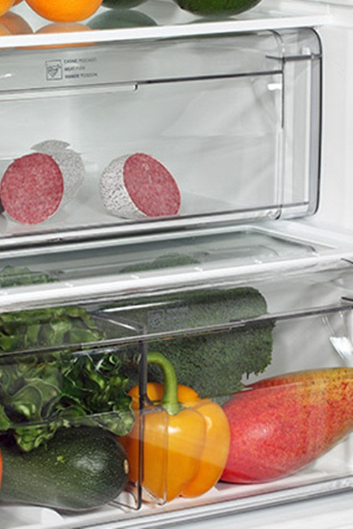 Đối với trái cây và rau xanh. Chỉ cần đặt duy nhất 1 miếng giấy Fresh Paper nhỏ gọn vào ngăn chứa rau, củ, quả, thì những loại thực phẩm này sẽ được bảo quản tốt hơn các phương pháp truyền thống từ 2 – 4 lần.