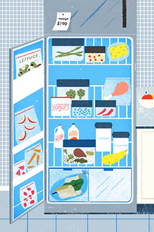 Hãy tự hỏi mình cần gì trước khi mở cánh tủ lạnh. Mình thực sự đói? Mình nên ăn bao nhiêu mới tốt cho cơ thể? Và nên sắp xếp những loại thực phẩm cần thiết nhất với cơ thể của bạn ở nơi nào dễ nhìn thấy nhất.