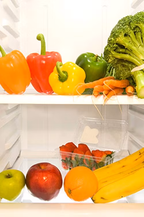 Thực phẩm bổ dưỡng để ở ngăn giữa. Một nhóm các nhà tâm lý học ở trường đại học Chester (Anh) đã nhận thấy, khi đối tượng được yêu cầu chọn một loại thức ăn ở tủ lạnh, họ hầu như lấy một thứ ở ngăn giữa. Lý do có thể là nó đập vào mắt họ dễ dàng hơn các ngăn khác.