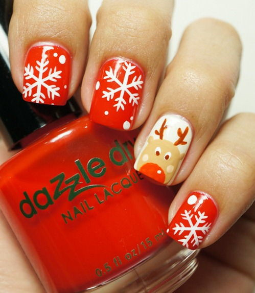 Làm nail Giáng sinh. Cứ mỗi mùa Giáng sinh đến, các bạn gái lại nô nức làm móng tay hình Giáng sinh ngộ nghĩnh. Những gam màu đặc trưng cho ngày lễ đặc biệt này như xanh dương, màu đỏ, màu nhũ bạc được dùng phổ biến cho những bộ nail nữ tính điệu đà.