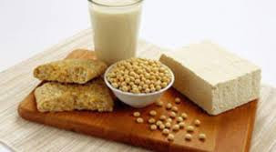 Xa lánh đậu nành. Đậu nành cực kỳ quan trọng, nó là nguồn protein và chất xơ thực vật có thể tác động đến các estrogen trong cơ thể. Tuy nhiên, những sản phẩm đậu này như bột đậu hoặc sản phẩm chế biến từ đậu không tốt như đậu nành nguyên chất, nó có thể gây nguy hiểm đến tuyến giáp.