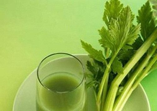 Cần tây rất giàu vitamin K, vitamin C, B-complix, sắt, magiê, chất diệp lục, và histidine. Ăn cần tây không chỉ giúp chống lại bệnh ung thư mà còn có thể điều hòa huyết áp.