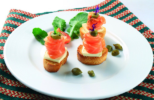 Bạn nên ăn theo trình tự từ món khai vị đến món tráng miệng, món khô trước món nước sau, món nguội trước nóng sau, mặn trước ngọt sau. Hoặc bạn cũng có thể chọn món theo khẩu vị, ý thích của mình. 