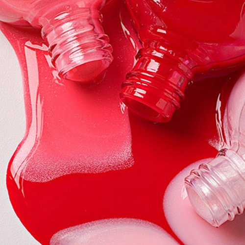 Hóa chất trong đồ da dụng. Tiếp xúc với những loại hóa chất gây ô nhiễm, thuốc trừ sâu và hợp chất công nghiệp có thể làm giảm khả năng sinh con đến 29%. Những hóa chất này có thể kể đến như polychlorinated biphenyls (PCBs)- một nhóm các hóa chất độc hại, phthalate, furan…