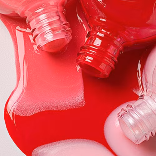 Hóa chất trong đồ da dụng. Tiếp xúc với những loại hóa chất gây ô nhiễm, thuốc trừ sâu và hợp chất công nghiệp có thể làm giảm khả năng sinh con đến 29%. Những hóa chất này có thể kể đến như polychlorinated biphenyls (PCBs)- một nhóm các hóa chất độc hại, phthalate, furan…