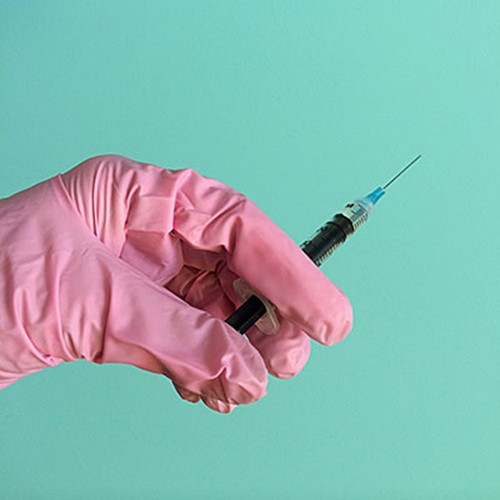 Biện pháp tránh thai. Một khi bạn ngừng sử dụng biện pháp tránh thai bằng hormone, bạn có thể mang thai trong một tháng. Tuy nhiên nếu bạn tiêm thuốc tránh thai giúp bạn tránh thai trong 12-14 tuần. Một số chị em sẽ có bầu lại khoảng một tháng khi hiệu quả của thuốc hết, một số lại có thể mất đến một năm. Vì thế, bác sĩ khuyến cáo nên nên ngừng tiêm thuốc ngừa thai vài tháng nếu có ý định mang thai.