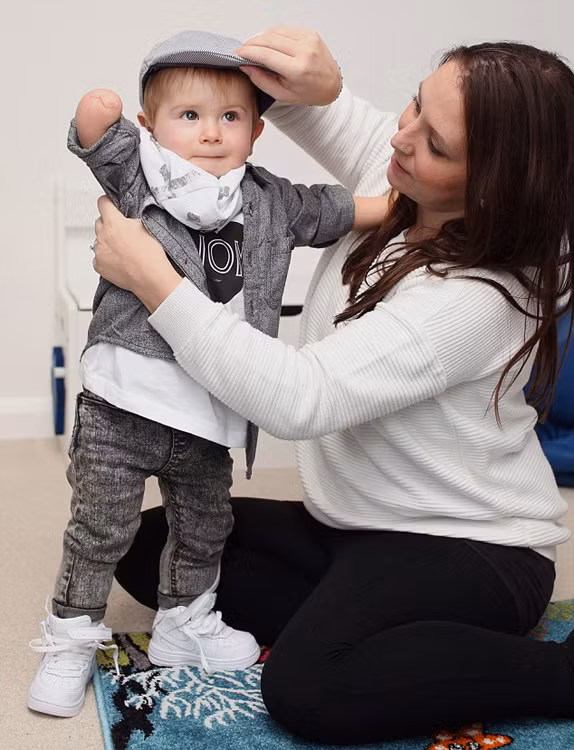 Cậu bé hiện có 15.000 người hâm mộ, và ngay cả ca sĩ Ciara Princess Harris cũng là fan của cậu bé.