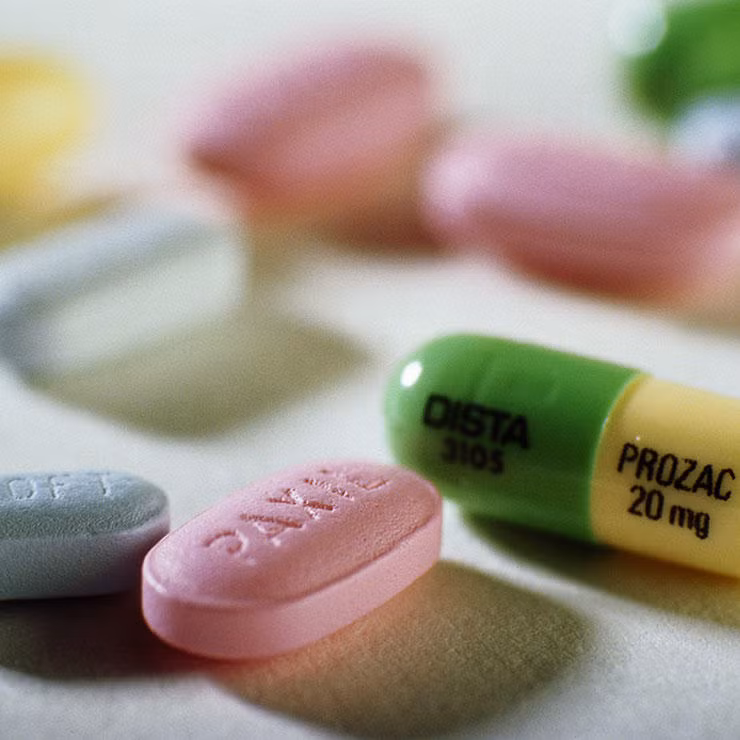 Dùng thuốc chống viêm kèm thuốc chống trầm cảm. Một nghiên cứu năm 2015 cho thấy, việc kết hợp 2 loại thuốc này có nguy cơ chảy máu não. Nếu bạn đang dùng thuốc chống viêm, hãy nói chuyện với bác sỹ và xem có lựa chọn nào khác không.