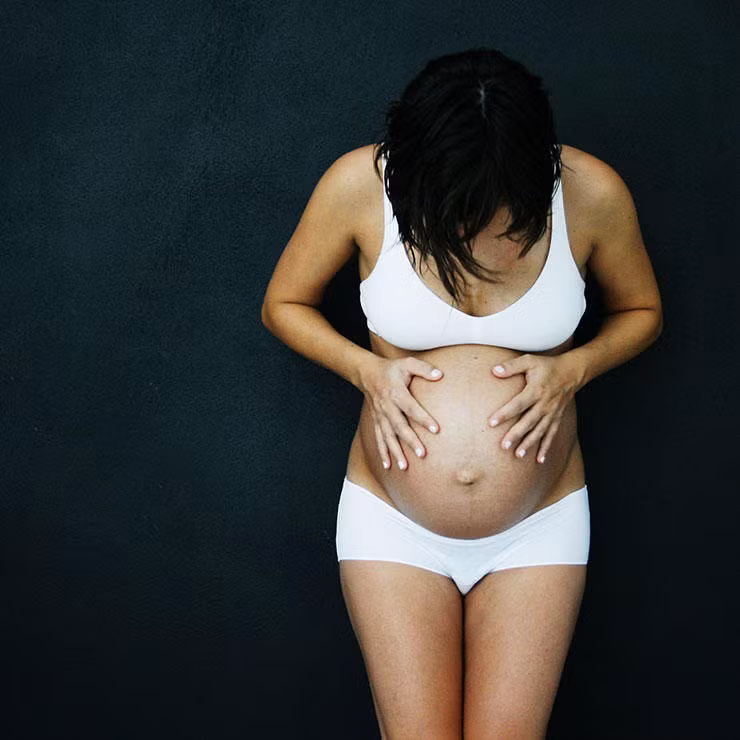 Dùng NSAIDS (thuốc giảm đau chống viêm) khi đang mang thai. NSAIDS sẽ xâm nhập qua nhau thai và can thiệp vào hệ thống lưu thông của thai nhi làm ảnh hưởng đến sự phát triển của tim, thận và các cơ quan khác.