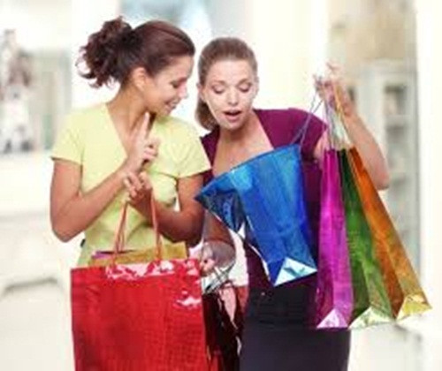 Xu hướng và mốt thời trang có thể thay đổi theo từng giai đoạn, thế nhưng mọi cô gái đều phải có những món phụ kiện thời trang kinh điển bạn có thể tái sử dụng bất cứ trường hợp nào.