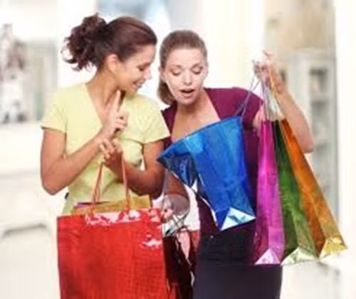 Xu hướng và mốt thời trang có thể thay đổi theo từng giai đoạn, thế nhưng mọi cô gái đều phải có những món phụ kiện thời trang kinh điển bạn có thể tái sử dụng bất cứ trường hợp nào.