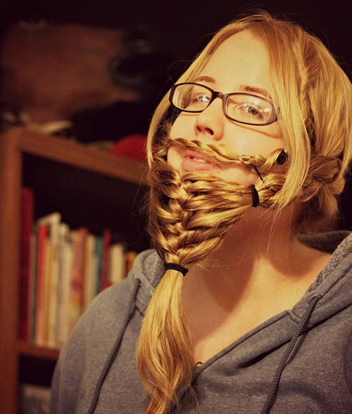 Xu hướng này đang làm mưa làm gió trên instagram với các kiểu râu phong phú đa dạng và màu sắc.