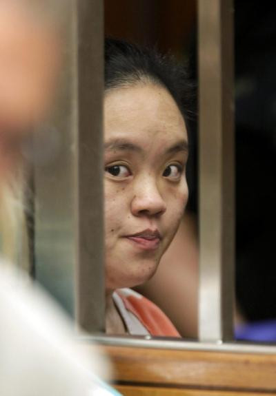 Dau long me quay con gai trong lo vi song den chet