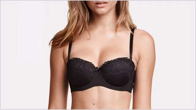 Áo ngực cúp ngang Balconette. Là loại áo ngực với dây được may phía ngoài cúp ngực. Nó có thiết kế hình chữ U và phần cúp ngực được cắt ngang, giúp vòng 1 được nâng tự nhiên thành khe ngực quyến rũ.