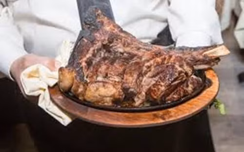 Gia đình anh dành hàng triệu độ la vào cơ sở hạ tầng để chăm sóc những con bò và đảm bảo chỉ 4 con bị giết thịt hàng tuần. Lò mổ cũng phải là nơi được đảm bảo giảm đến tối thiểu sự căng thẳng, sợ hãi của những chú bò.