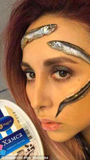 Tuy nhiên, phớt lờ dư luận, cô lại tiếp tục đăng hình ảnh những con cá mòi trên mặt như thách thức cư dân mạng.