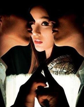 Tất cả những biểu hiện này đi ngược với lúc tình yêu của hai bạn thuở mặn nồng, thì đây có thể coi là biểu hiện của việc phụ nữ ngoại tình.