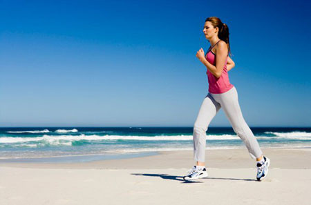 Hoạt động aerobic có thể cải thiện tâm trạng bằng cách tăng nồng độ hormone hạnh phúc endorphins trong não, nó cũng giúp bạn kiểm soát cân nặng. Nghiên cứu cho thấy, tăng cân trong và sau điều trị làm tăng nguy cơ tái phát ung thư.