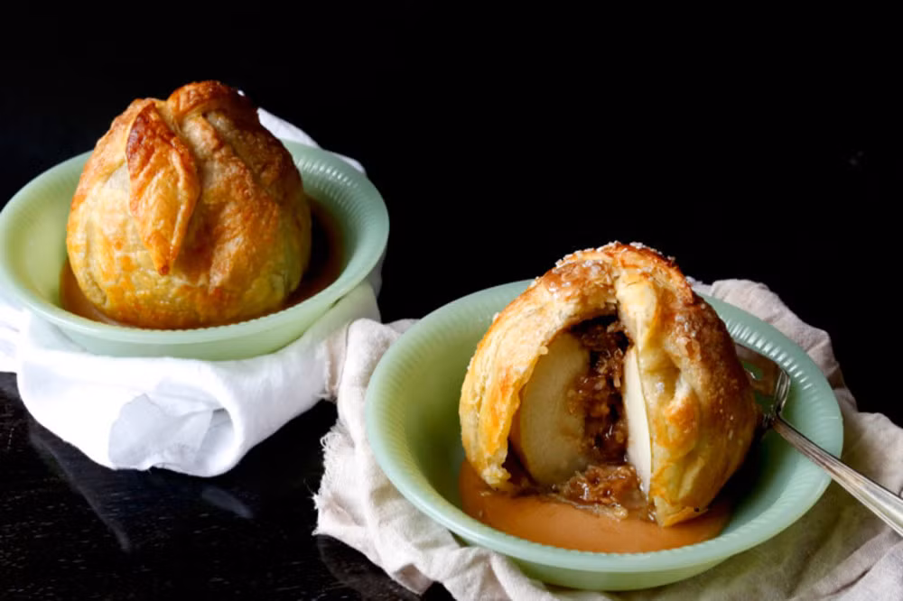 Bánh bao táo Mỹ. Loại bánh bao này khác với các loại bánh bao trên thế giới là đem nướng chứ không hấp. Nó có nhân là hoa quả, điển hình là táo được bọc trong lớp lá là bột và đem nướng vàng.