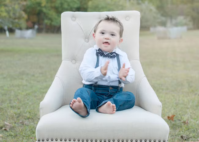 Họ luôn làm cho cô trở nên đặc biệt trong gia đình. Julie thường gọi Dina là "món quà tuyệt nhất mà gia đình chúng tôi có được".