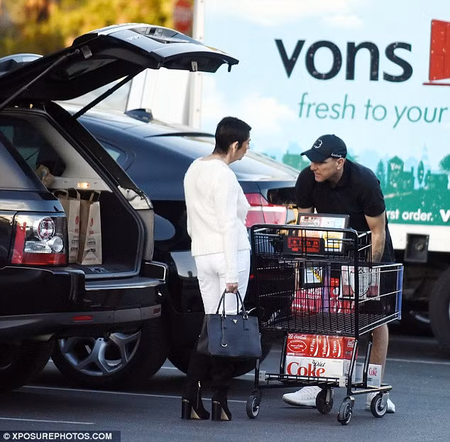 Bệnh ung thư của Tayna có thể do tác dụng phụ của thuốc kể từ ca cấy ghép tim cách đây 26 năm. Ngôi sao một thời đoán rằng anh bị ung thư da vì hoạt đông ngoài trời dưới ánh nắng mặt trời quá nhiều.